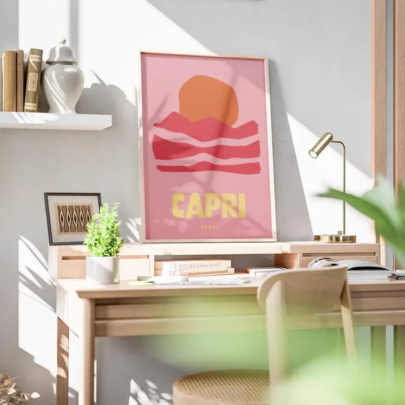affiche de capri aux couleurs vives avec un soleil orange des montagnes roses et bureau.webp