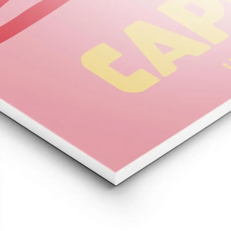 affiche de capri aux couleurs vives avec un soleil orange des montagnes roses et lightpanel.webp