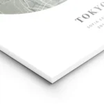 affiche de carte de ville personnalisee en forme de globe vert mousse et beige a lightpanel.webp