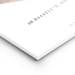 affiche de carte de ville personnalisee en forme dhexagone tons rose et moutarde lightpanel.webp