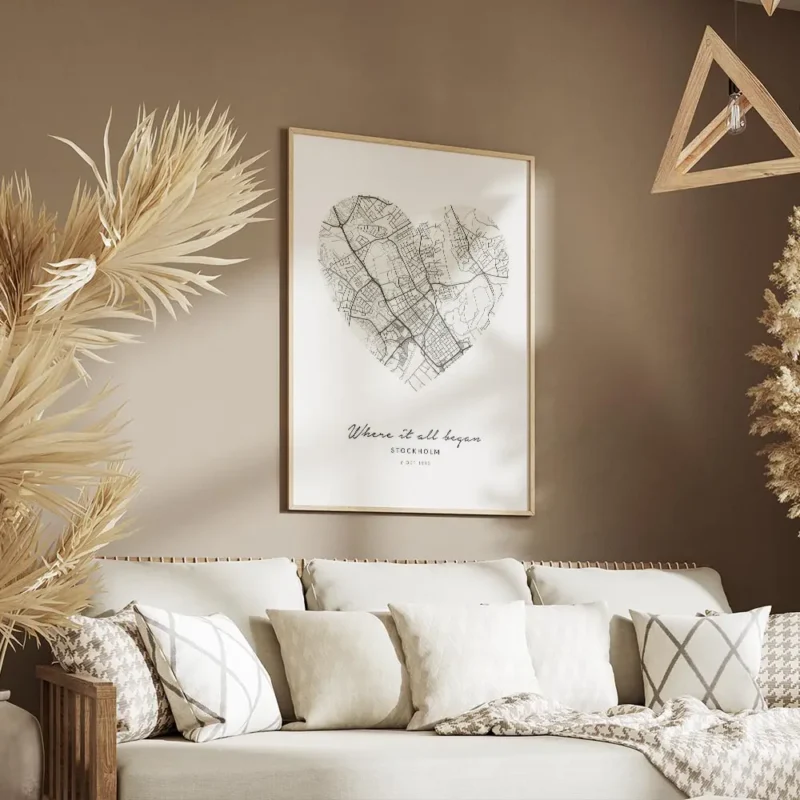 affiche de carte en forme de c ur beige representant une ville avec le texte whe salon.webp