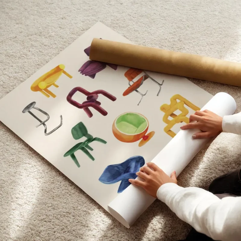affiche de chaises de designer variees peintes a la main avec le texte please ha enroule.webp