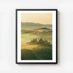 affiche de champs verdoyants et collines de toscane au coucher du soleil avec ty avec cadre.webp