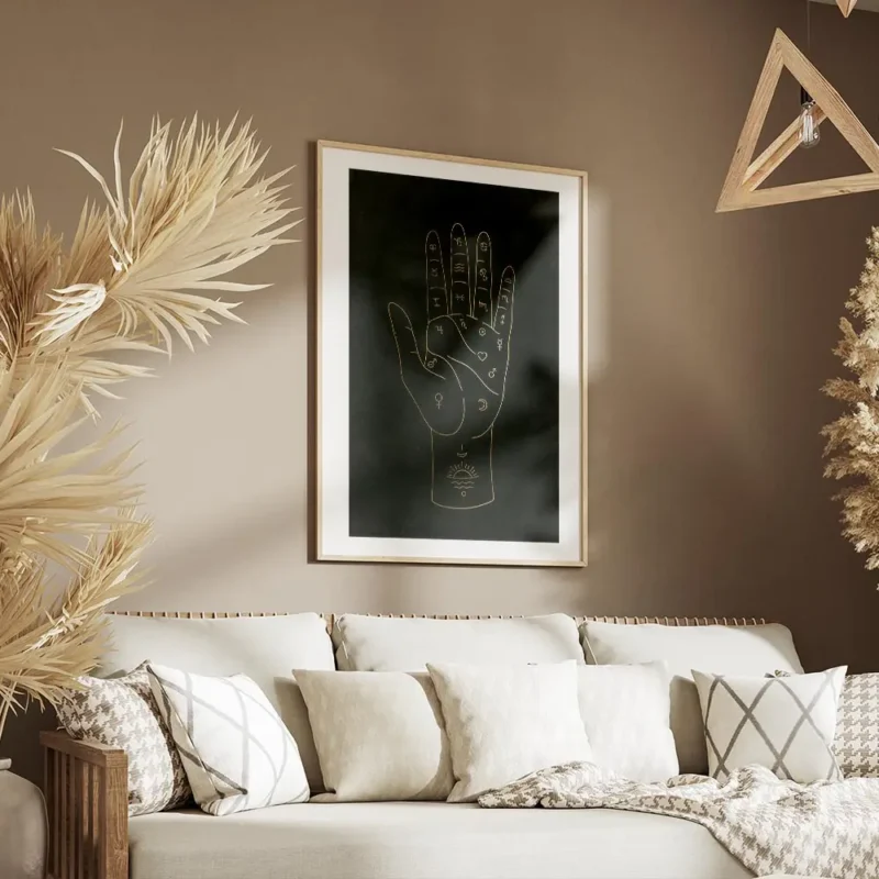affiche de chiromancie avec une main doree et des signes astronomiques sur fond salon.webp