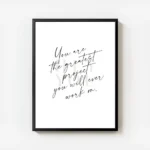 affiche de citation minimaliste avec le texte noir vous etes le plus grand proje avec cadre.webp