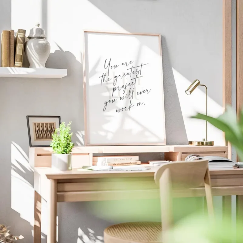 affiche de citation minimaliste avec le texte noir vous etes le plus grand proje bureau.webp