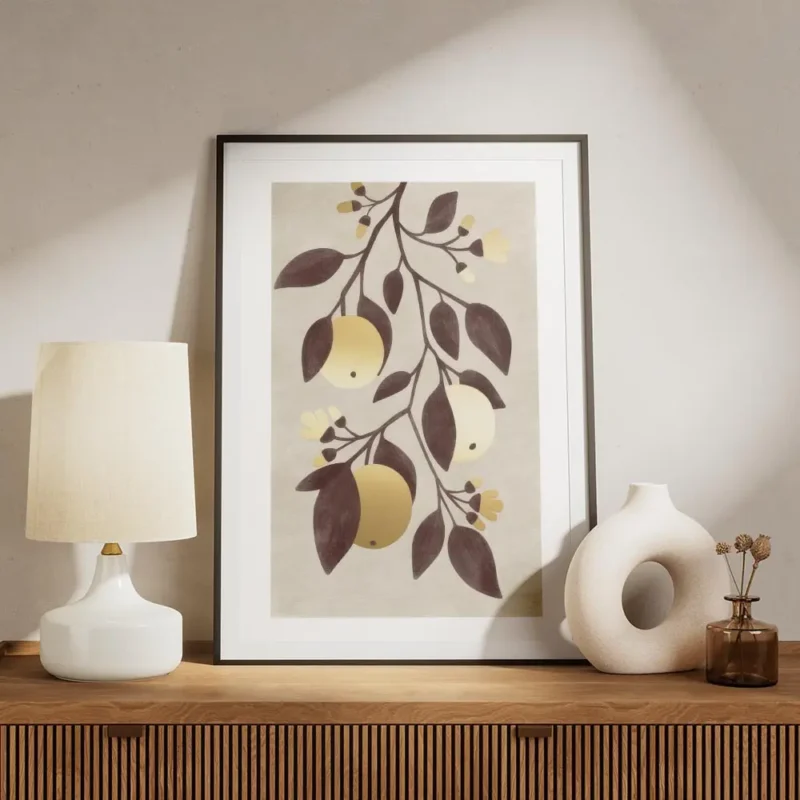 affiche de citrons dores avec des feuilles marron sur fond beige typographie gra meuble.webp