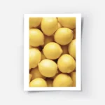 affiche de citrons jaunes frais empiles texture de peau visible.webp