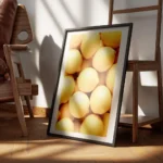 affiche de citrons jaunes frais empiles texture de peau visible encadre.webp