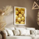 affiche de citrons jaunes frais empiles texture de peau visible salon.webp
