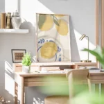 affiche de citrons jaunes sur une nappe a carreaux beige avec un citron sur une bureau.webp