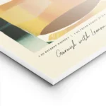 affiche de cocktail whiskey sour avec une tranche de citron et du texte typograp lightpanel.webp