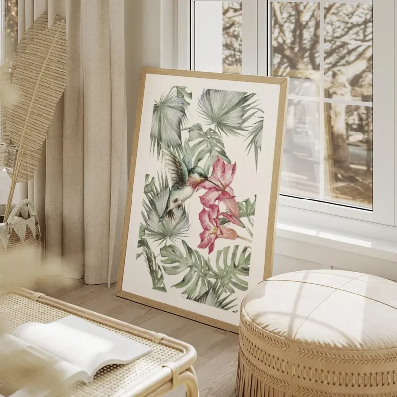affiche de colibri turquoise et rose butinant des fleurs tropicales entoure de f salon beige.webp