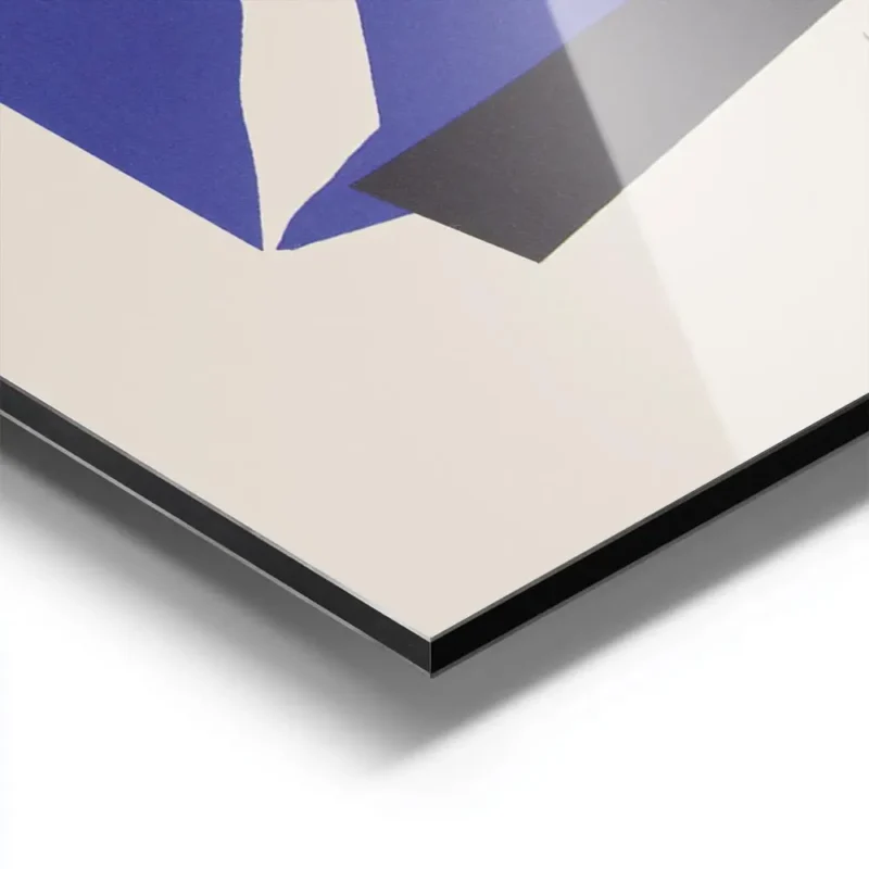 affiche de collage avec formes geometriques angulaires superposees en orange noi aluminium.webp