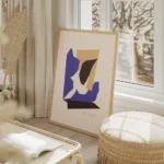 affiche de collage avec formes geometriques angulaires superposees en orange noi salon beige.webp