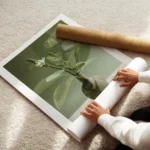 affiche de collage botanique vert vase avec fleurs et feuilles decoration murale enroule.webp