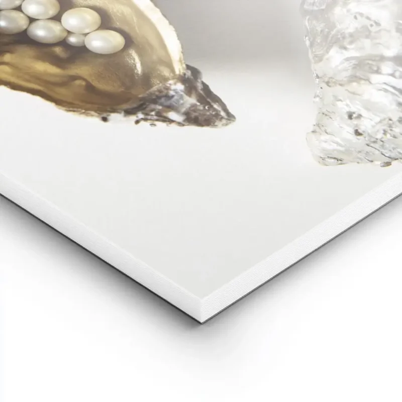 affiche de coquilles dhuitres dorees et argentees avec des perles blanches sur f lightpanel.webp