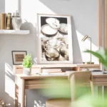 affiche de coupes de champagne empilees avec des bulles sur fond noir bureau.webp