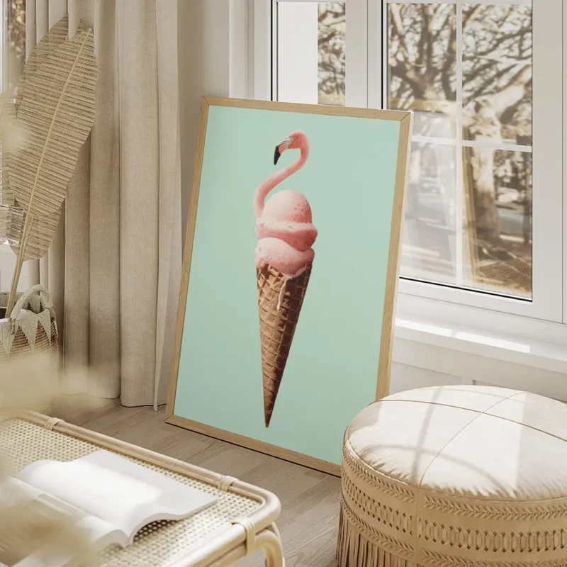 affiche de cuisine moderne avec une glace rose en forme de flamant rose sur un c salon beige.webp
