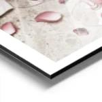 affiche de deux cocktails roses avec glacons decores de petales et petites fleur aluminium.webp