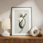 affiche de deux coquelicots blancs en gros plan lun epanoui et lautre en bouton meuble.webp