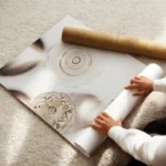 affiche de deux coupes de champagne et dun verre a vin vus du dessus avec des re enroule.webp