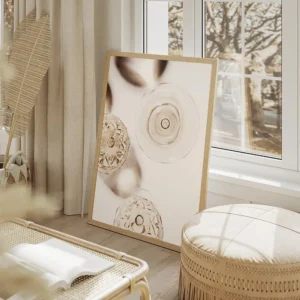 affiche de deux coupes de champagne et dun verre a vin vus du dessus avec des re salon beige.webp