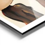affiche de deux femmes aux chapeaux abstraits sur fond beige aluminium.webp