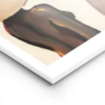 affiche de deux femmes aux chapeaux abstraits sur fond beige lightpanel.webp