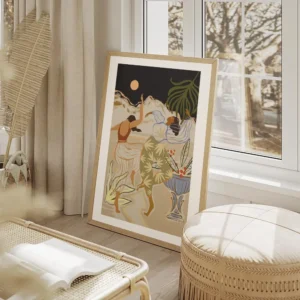 affiche de deux femmes dansant sous la lune dans une ambiance nocturne avec une salon beige.webp