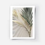 affiche de deux feuilles de palmier une doree et une verte sur un fond en pierre.webp