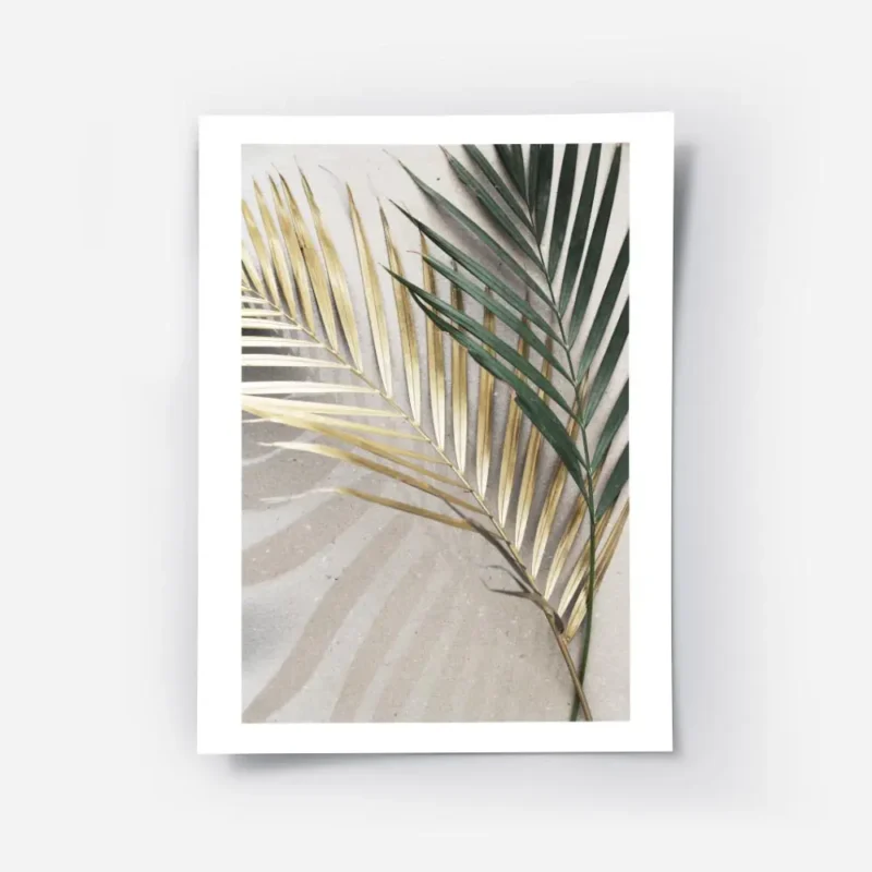 affiche de deux feuilles de palmier une doree et une verte sur un fond en pierre.webp