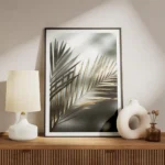 affiche de deux feuilles de palmier une verte et une doree sur un fond texture g meuble.webp