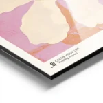 affiche de deux fleurs beige clair avec des petales ondules et des feuilles oran aluminium.webp