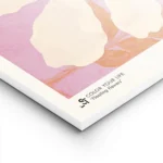 affiche de deux fleurs beige clair avec des petales ondules et des feuilles oran lightpanel.webp