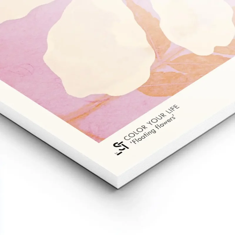affiche de deux fleurs beige clair avec des petales ondules et des feuilles oran lightpanel.webp