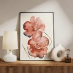 affiche de deux fleurs rouges corail aux nuances bleues et jaunes sur fond beige meuble.webp