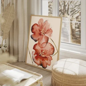 affiche de deux fleurs rouges corail aux nuances bleues et jaunes sur fond beige salon beige.webp