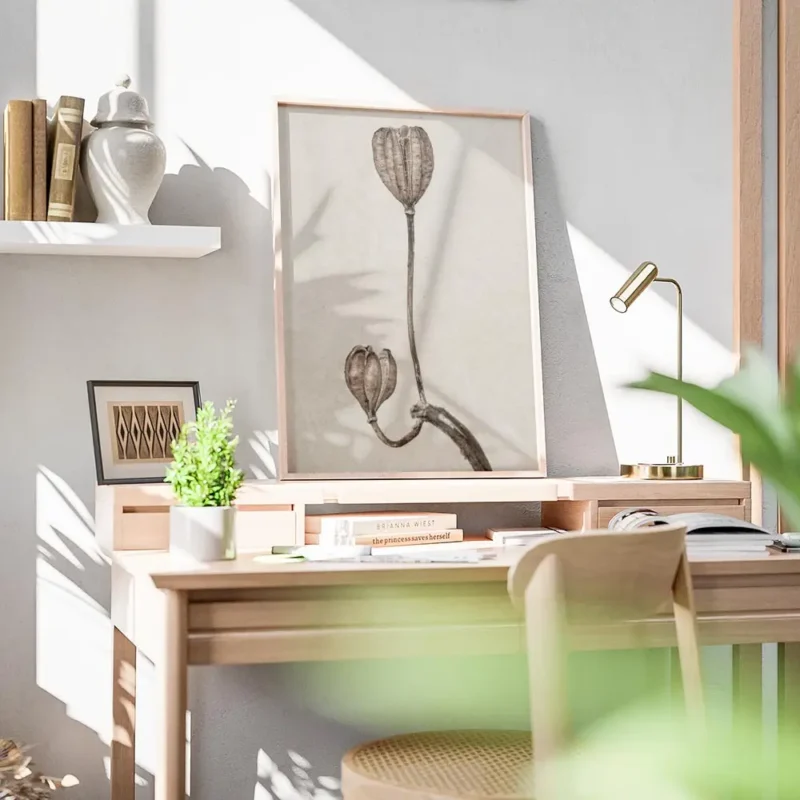 affiche de deux lys seches sur une meme tige sur un fond beige texture bureau.webp