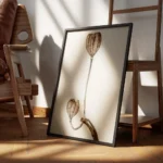 affiche de deux lys seches sur une meme tige sur un fond beige texture encadre.webp