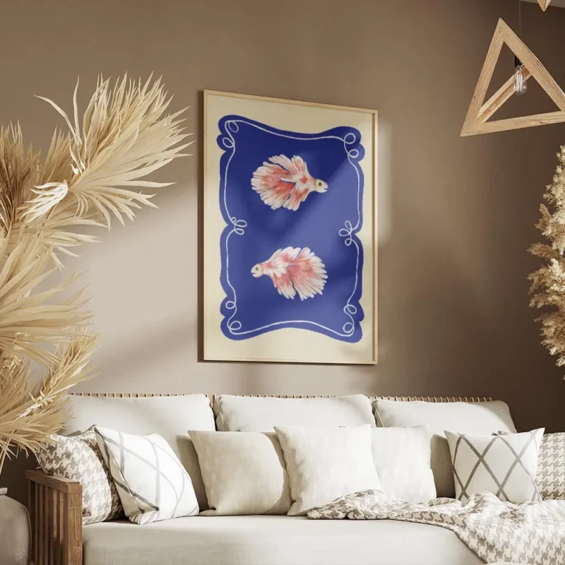 affiche de deux poissons combattants roses aux nageoires eployees sur fond bleu salon.webp