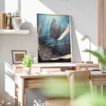 affiche de deux raies metalliques a pois dores dans un ocean bleu avec des rayon bureau.webp