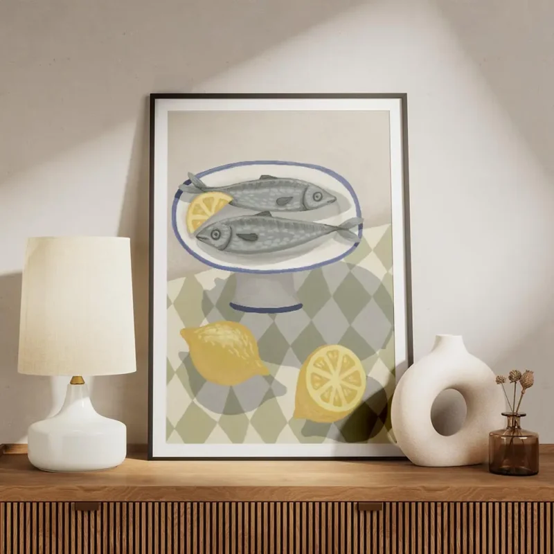 affiche de deux sardines sur une assiette avec un citron et des citrons coupes s meuble.webp
