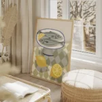 affiche de deux sardines sur une assiette avec un citron et des citrons coupes s salon beige.webp