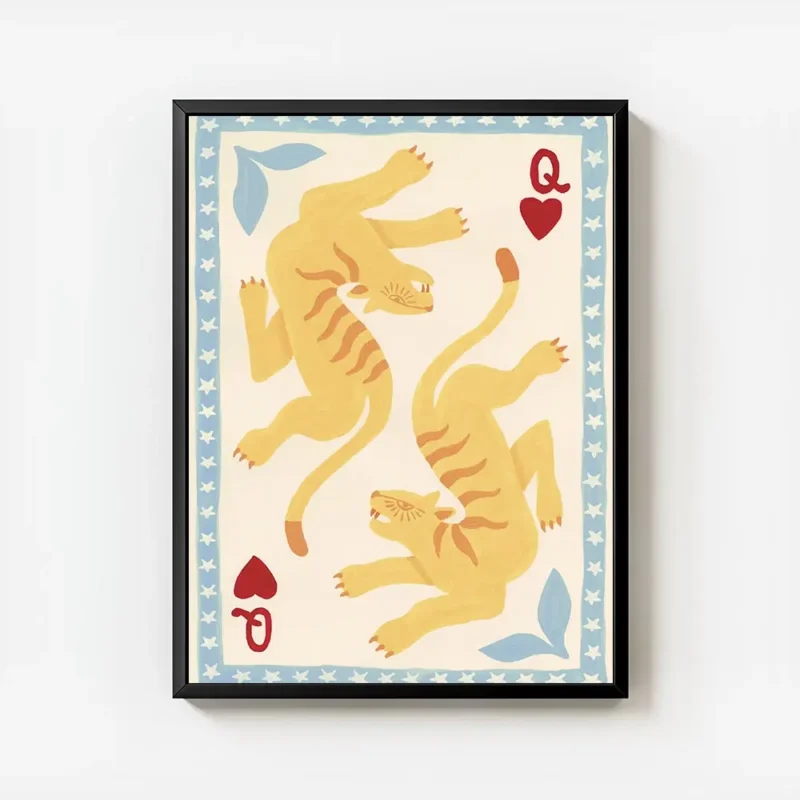 affiche de deux tigres stylises jaunes et orange sur une carte a jouer style rei avec cadre.webp