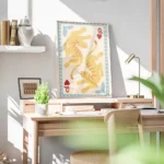 affiche de deux tigres stylises jaunes et orange sur une carte a jouer style rei bureau.webp