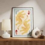 affiche de deux tigres stylises jaunes et orange sur une carte a jouer style rei meuble.webp