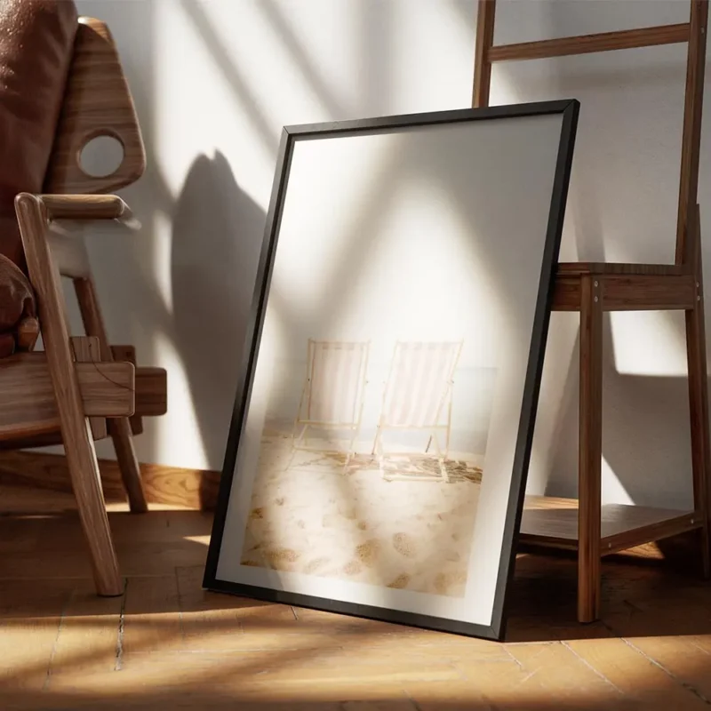 affiche de deux transats rayes beige et blanc sur une plage de sable ocean azur encadre.webp