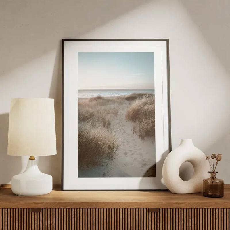 affiche de dunes de sable avec herbe de plage et ocean calme au coucher du solei meuble.webp