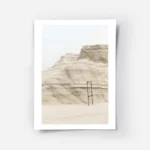 affiche de falaises de gres beige avec des couches horizontales et une echelle r.webp